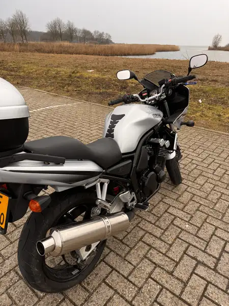 Yamaha FZS 600 - foto 4