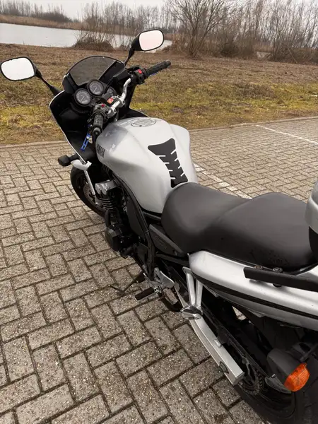 Yamaha FZS 600 - foto 5
