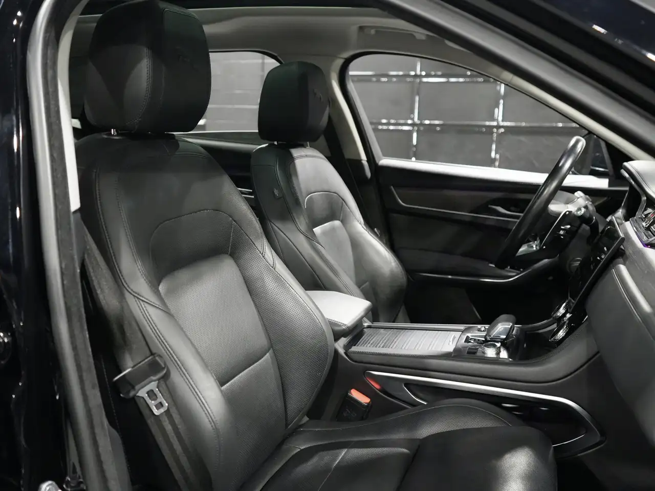Jaguar F-Pace снимка Jaguar F-Pace