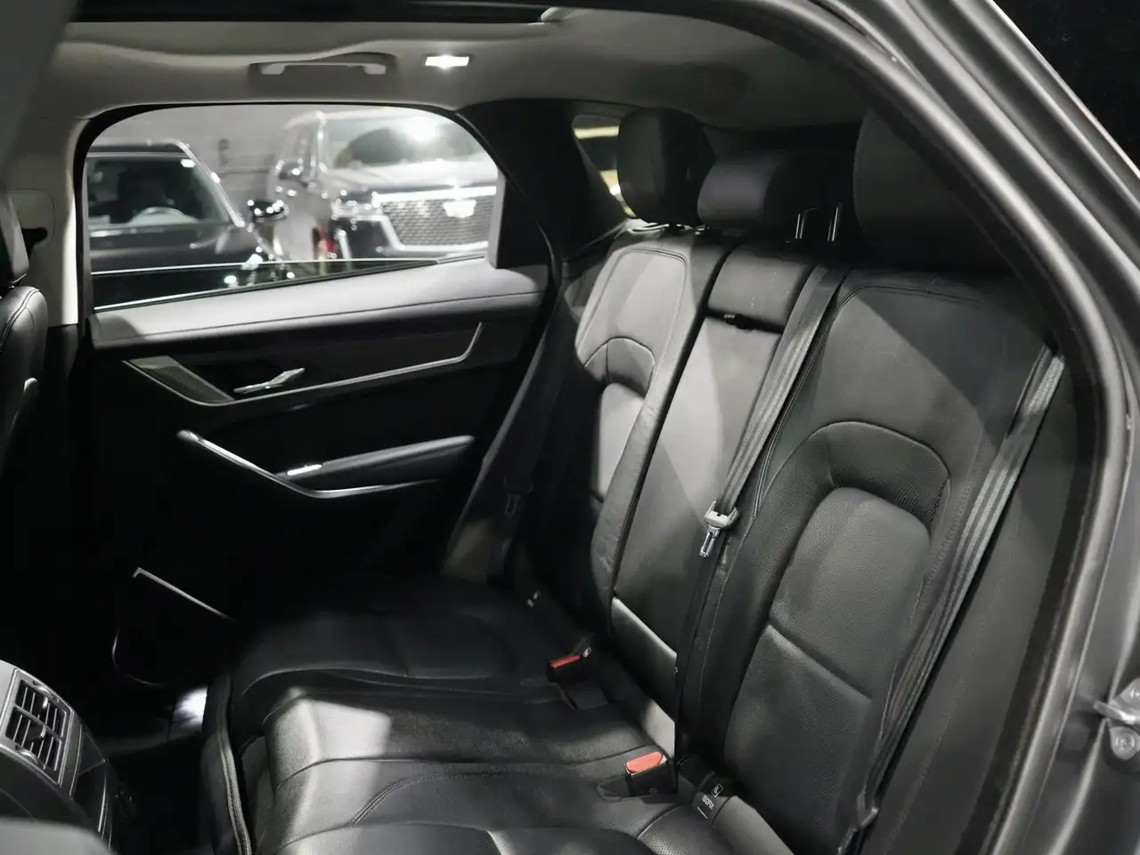Jaguar F-Pace снимка Jaguar F-Pace
