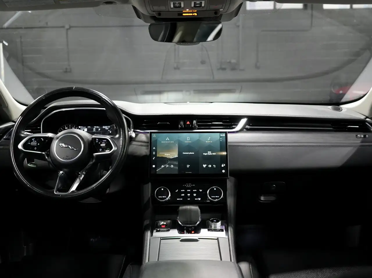 Jaguar F-Pace снимка Jaguar F-Pace