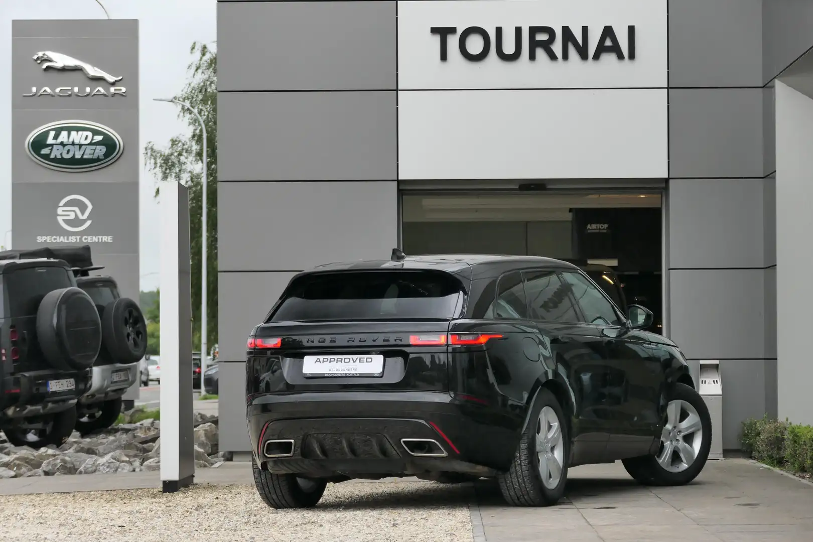 Land Rover Range Rover Velar - 3.0 300 PK R-DYNAMIC S AUT. Zwart - 2