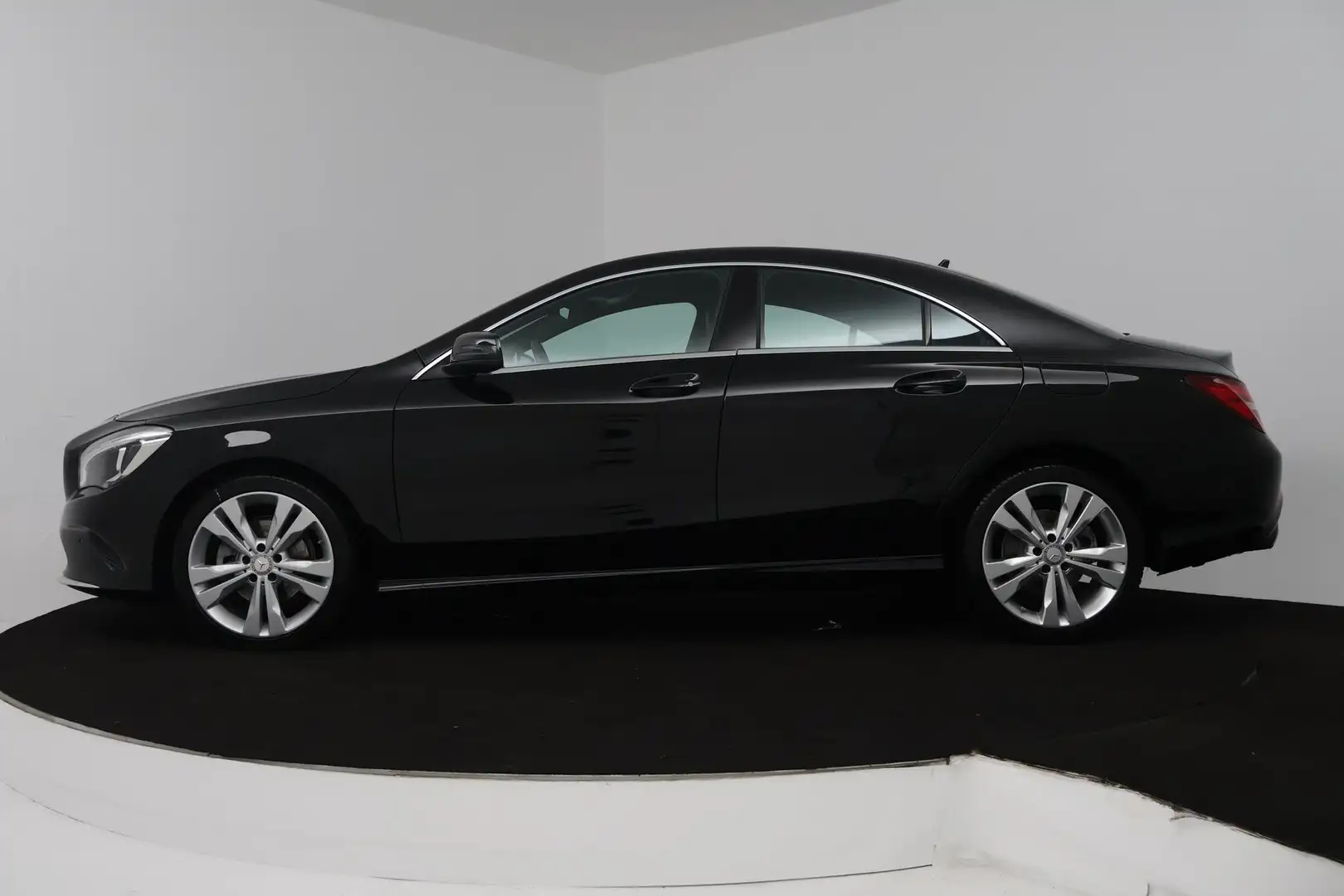 Mercedes-Benz CLA 180 AMG Night Edition Plus (PARKEERSENSOREN, STOELVERW Zwart - 2