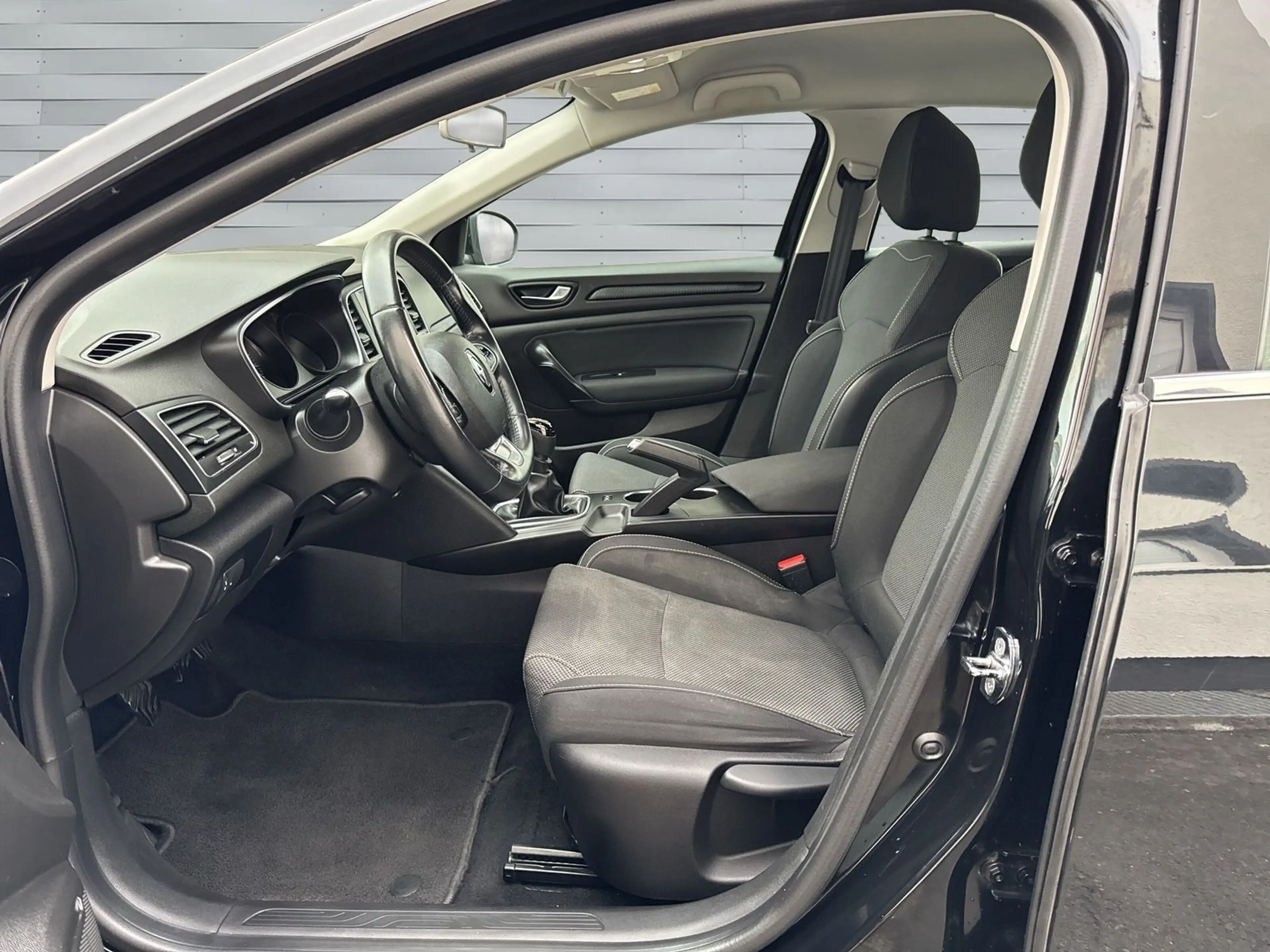 Renault Megane 1.2 TCe 130 Limited Grandtour NAVI,PDC — photo 9