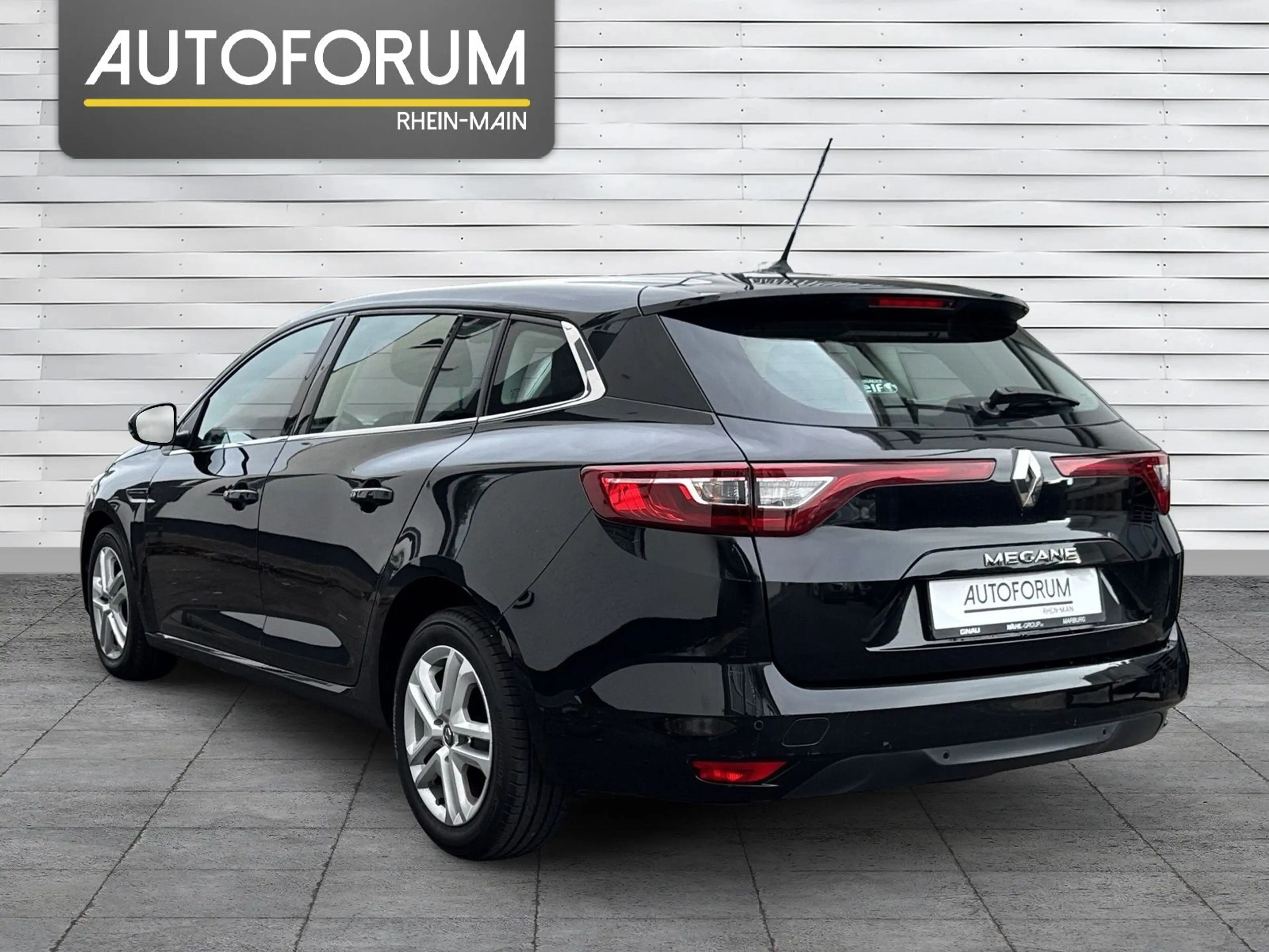 Renault Megane 1.2 TCe 130 Limited Grandtour NAVI,PDC — photo 4