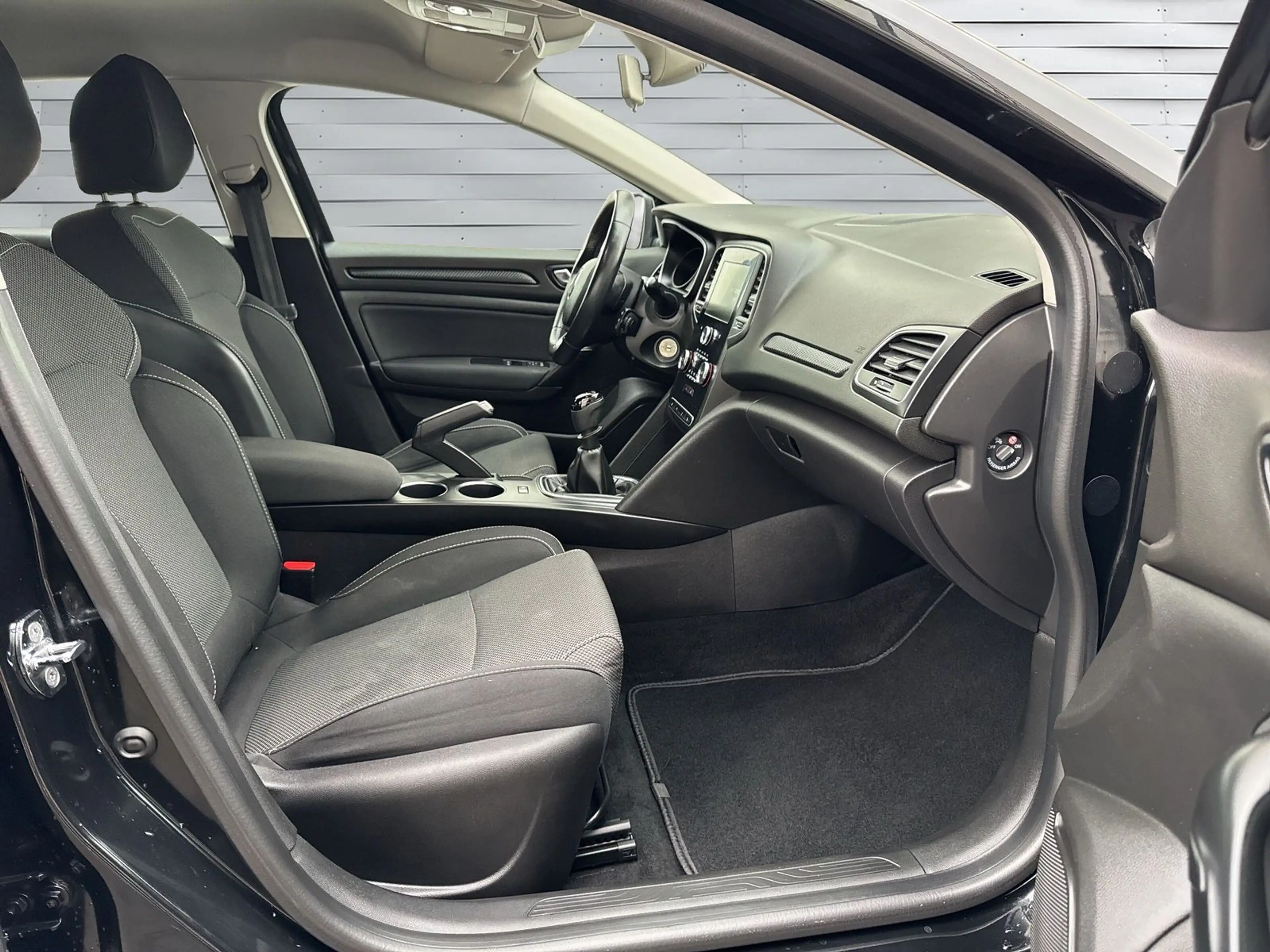Renault Megane 1.2 TCe 130 Limited Grandtour NAVI,PDC — photo 11