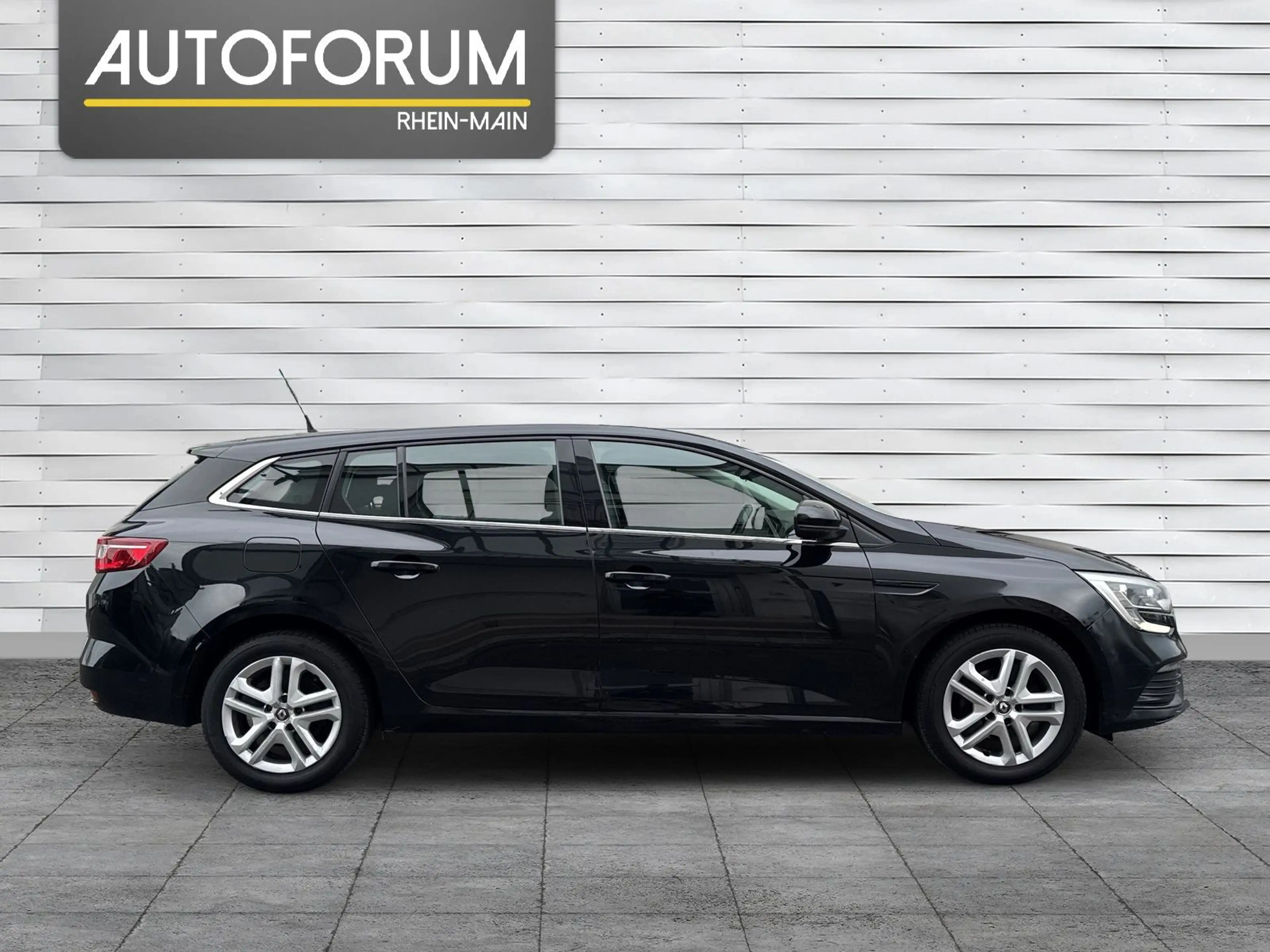 Renault Megane 1.2 TCe 130 Limited Grandtour NAVI,PDC — photo 6