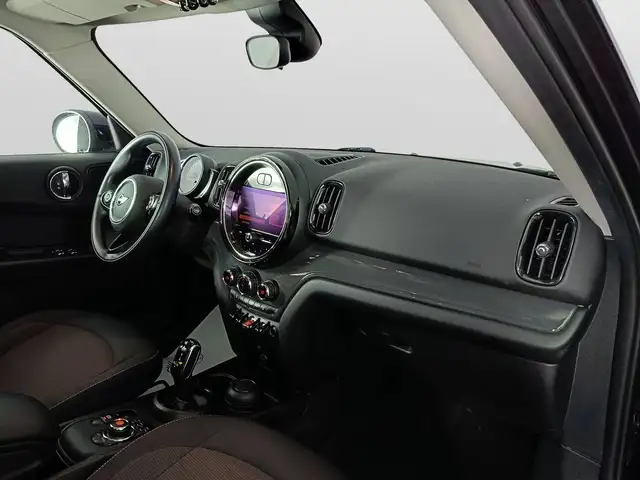 Mini Hatch view 10