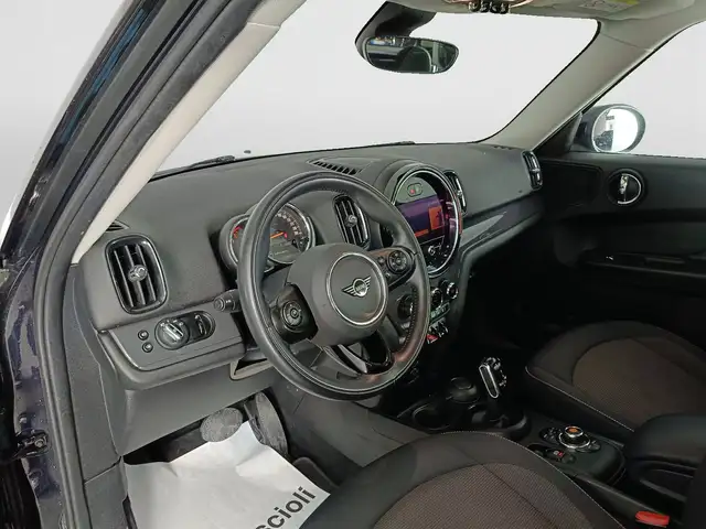 Mini Hatch view 7