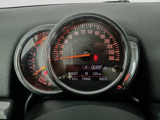 Mini Hatch view 12