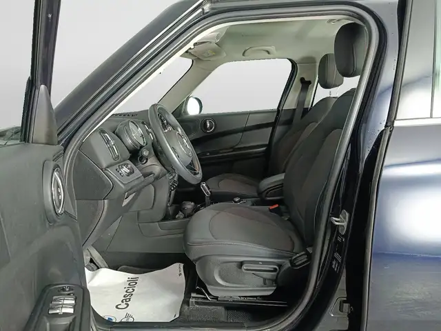 Mini Hatch view 8