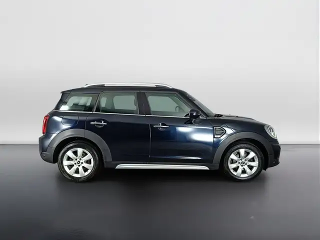 Mini Hatch view 3