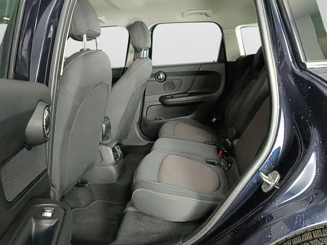 Mini Hatch view 9