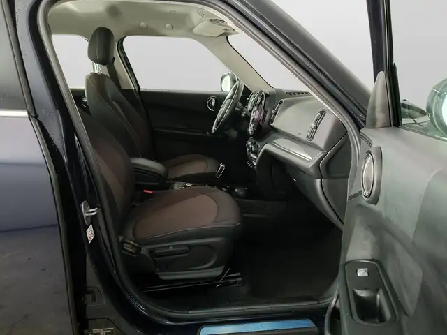 Mini Hatch view 11