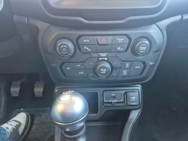 Jeep Renegade view 13