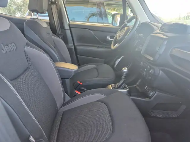 Jeep Renegade view 4