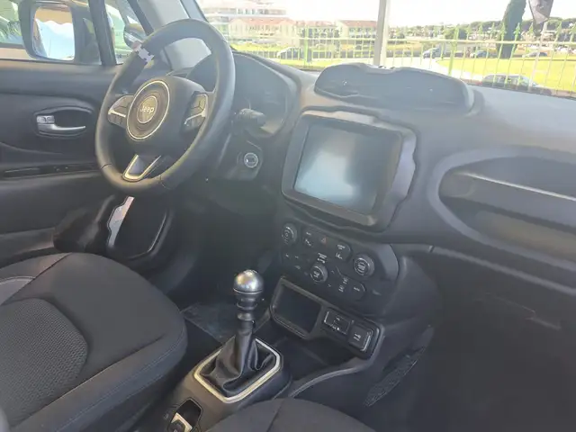 Jeep Renegade view 11