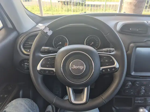 Jeep Renegade view 12