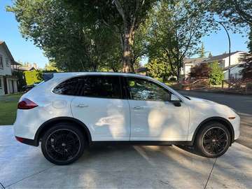 AWD 4dr Tiptronic