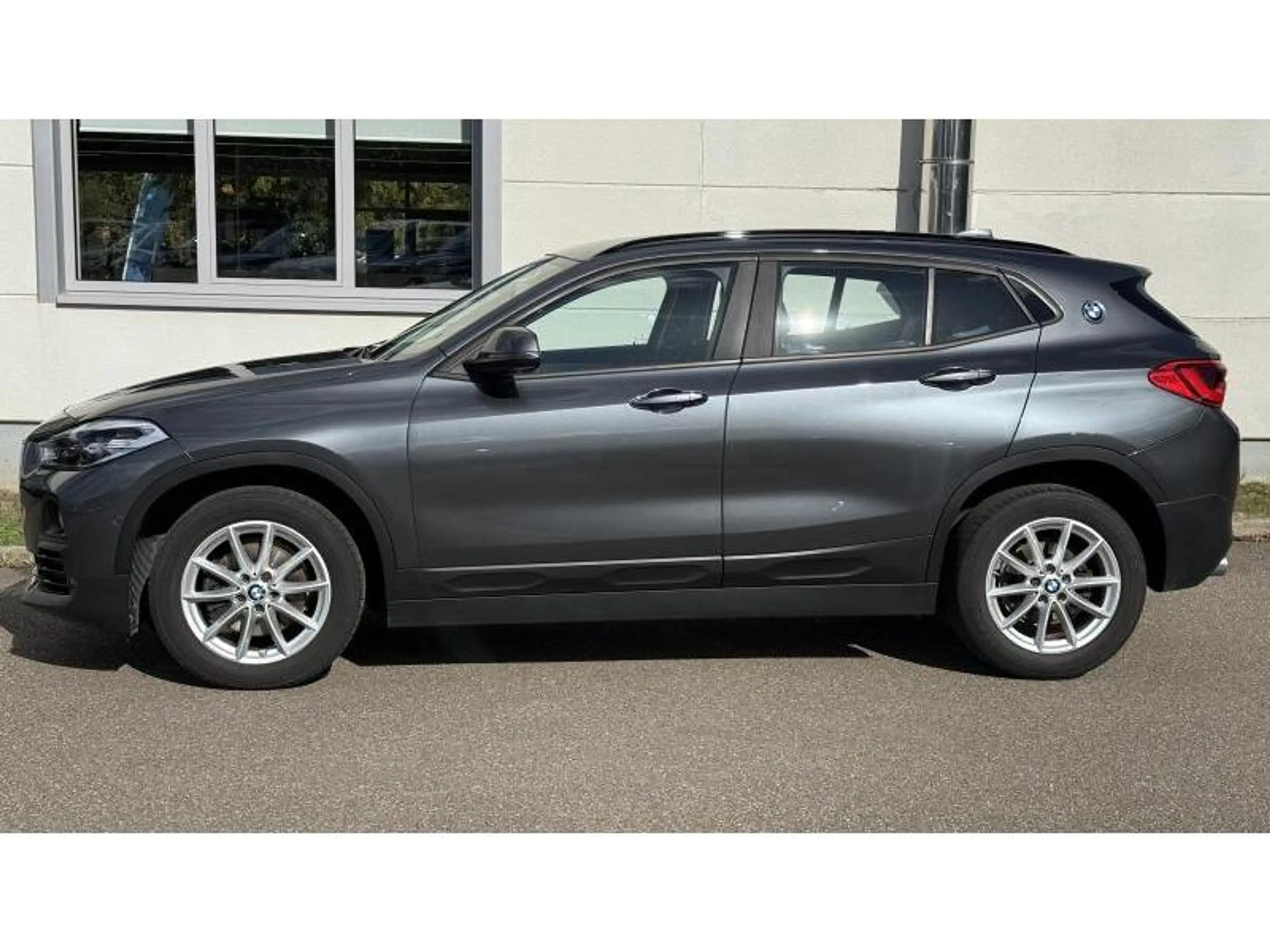 BMW X2 sDrive 18d Feux LED Navigation Coffre Automatique — photo 3