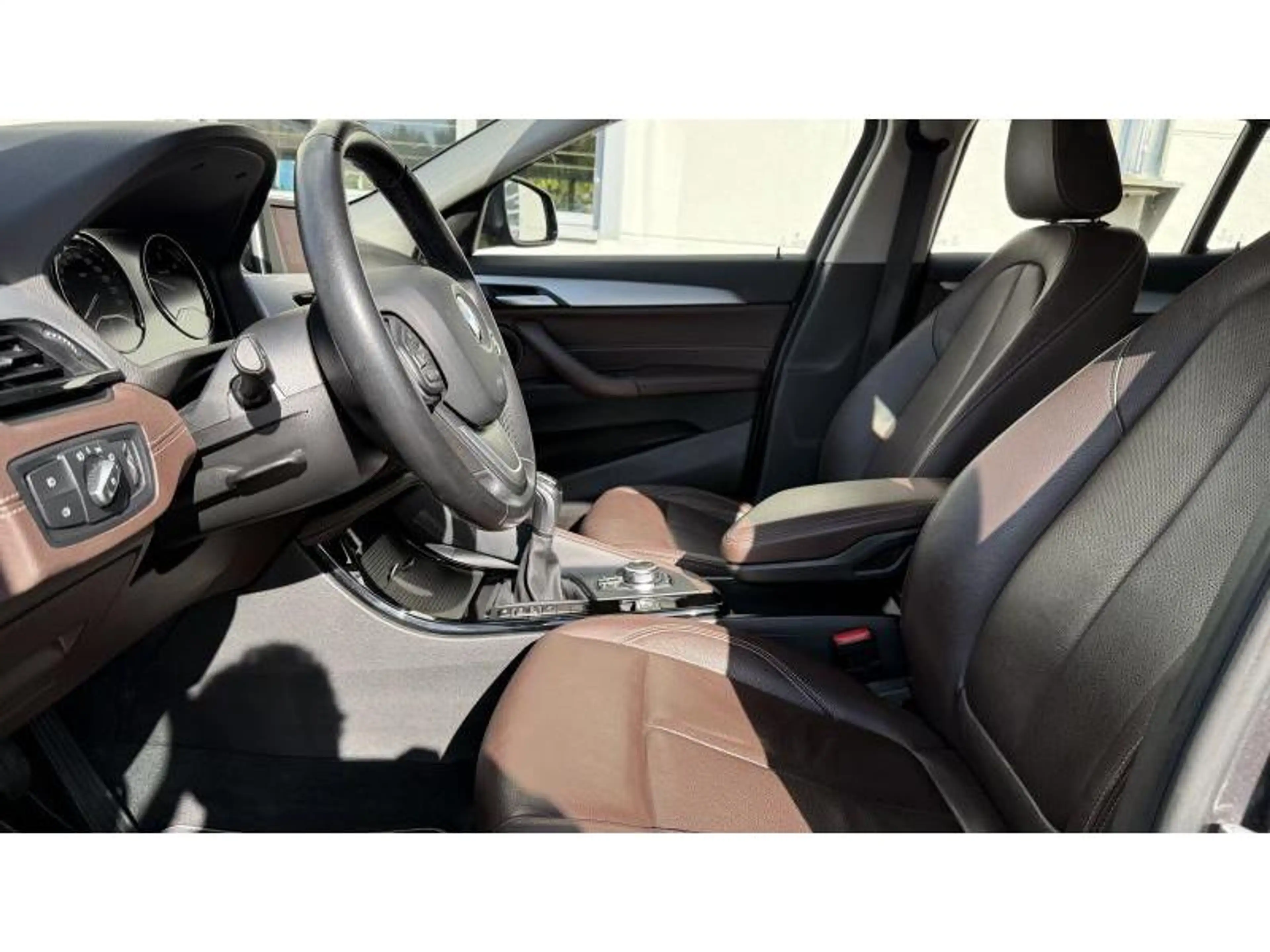 BMW X2 sDrive 18d Feux LED Navigation Coffre Automatique — photo 9
