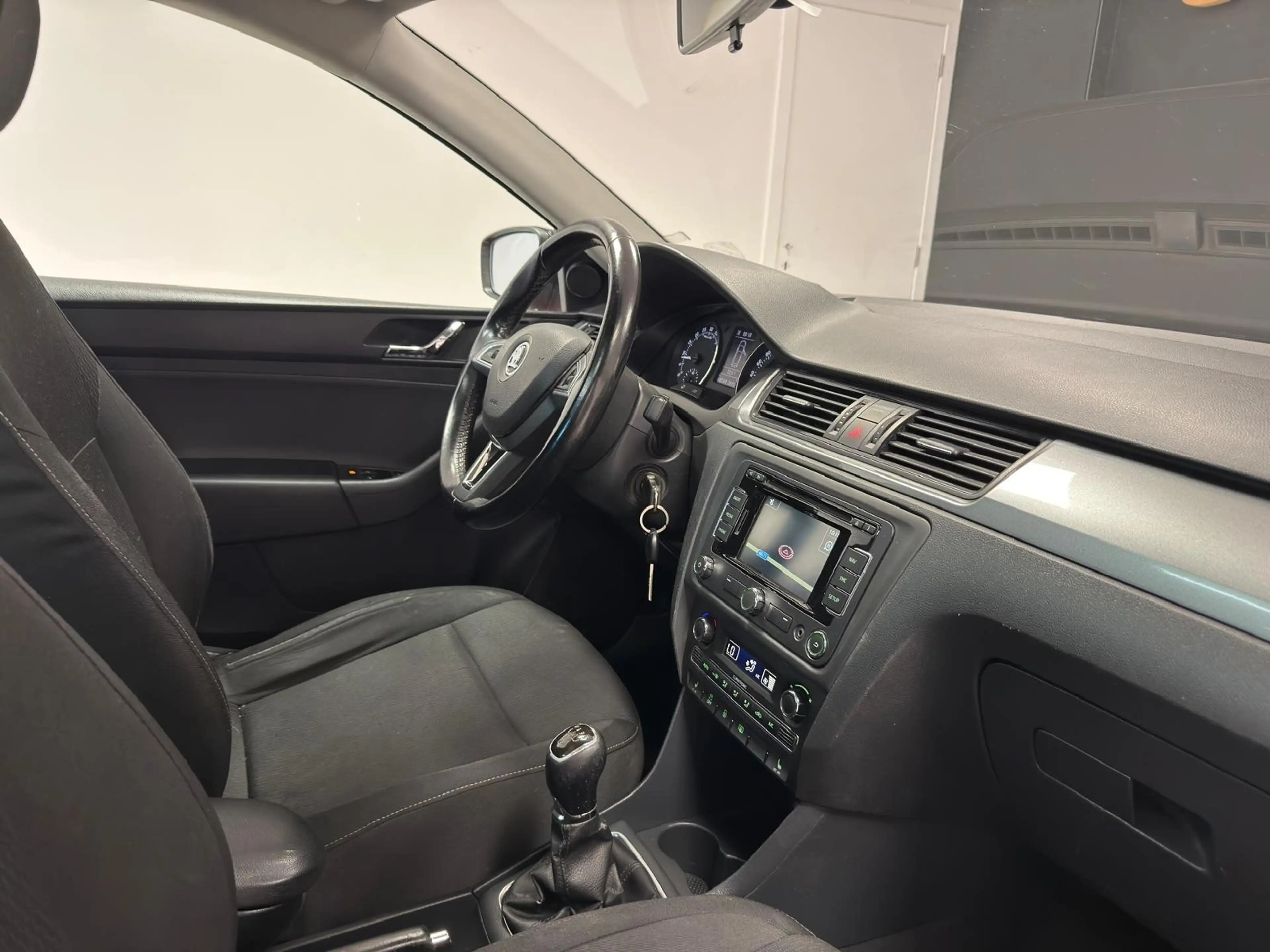 Skoda Rapid/Spaceback Rapid 1.6 CR TDI Spaceback Ambition**TOIT-PANO*GPS*CLIM-AUTO*GARANTIE* — photo 11