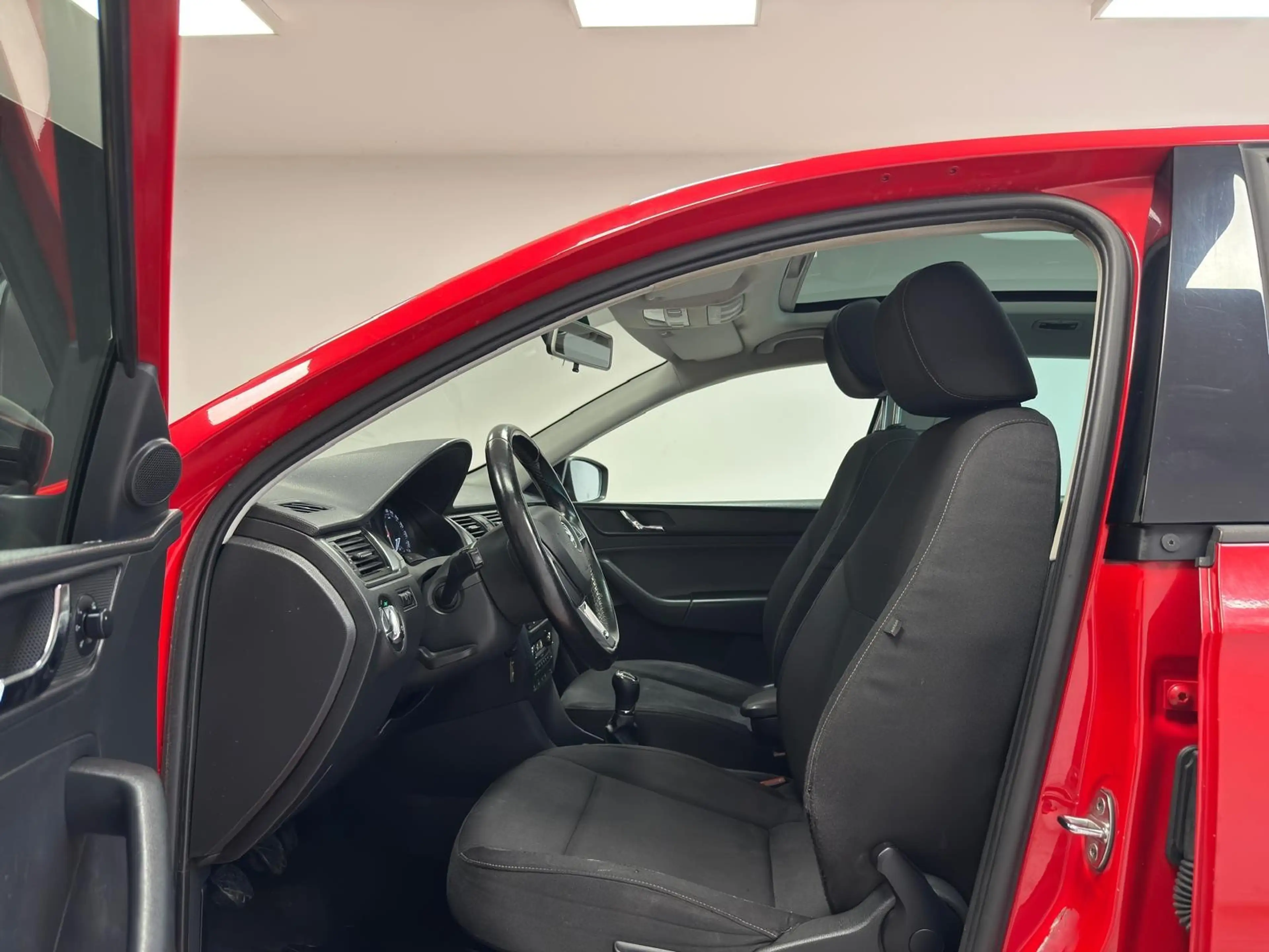 Skoda Rapid/Spaceback Rapid 1.6 CR TDI Spaceback Ambition**TOIT-PANO*GPS*CLIM-AUTO*GARANTIE* — photo 10