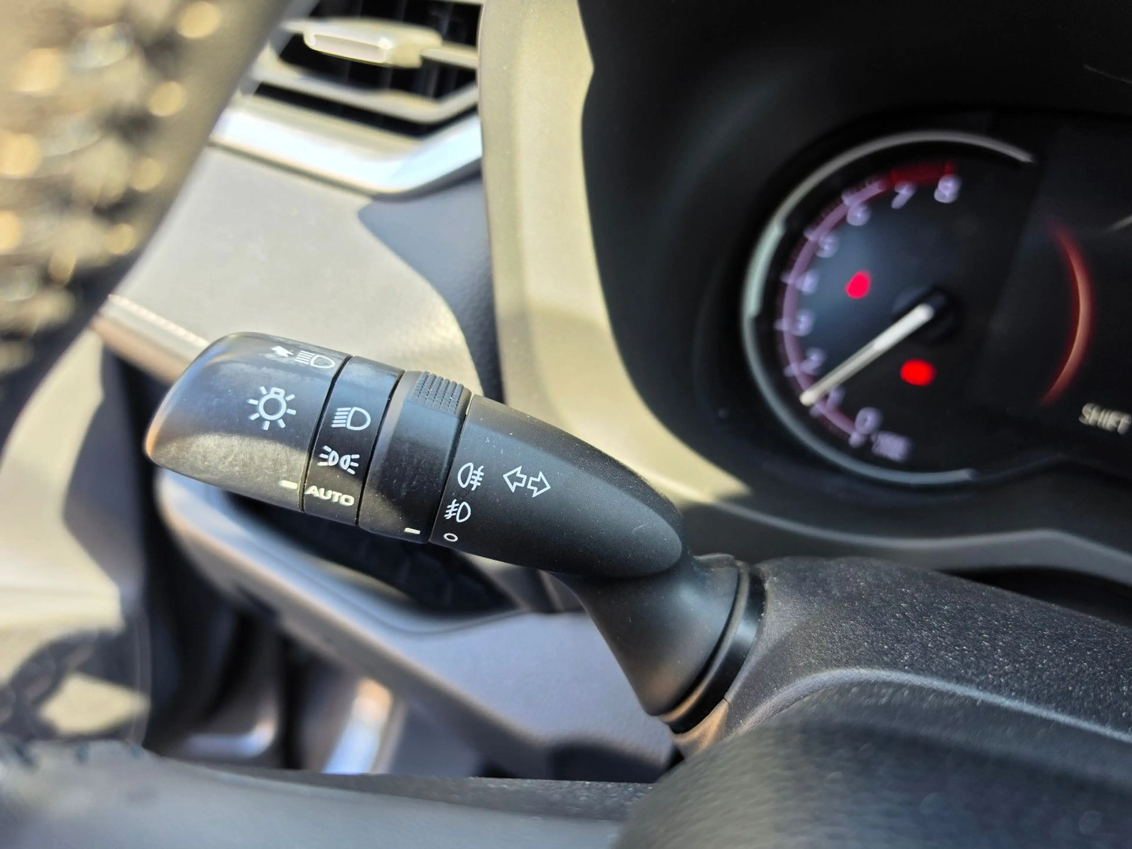 Toyota RAV 4 RAV4 4x2 AHK NAV KAM SHZ — photo 15