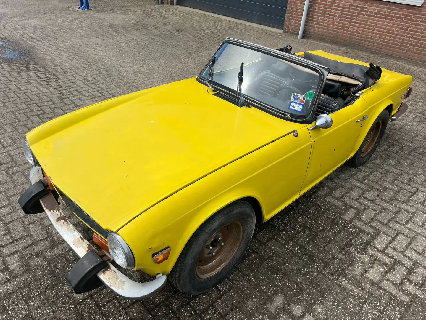 Triumph TR6 Jaune - 1