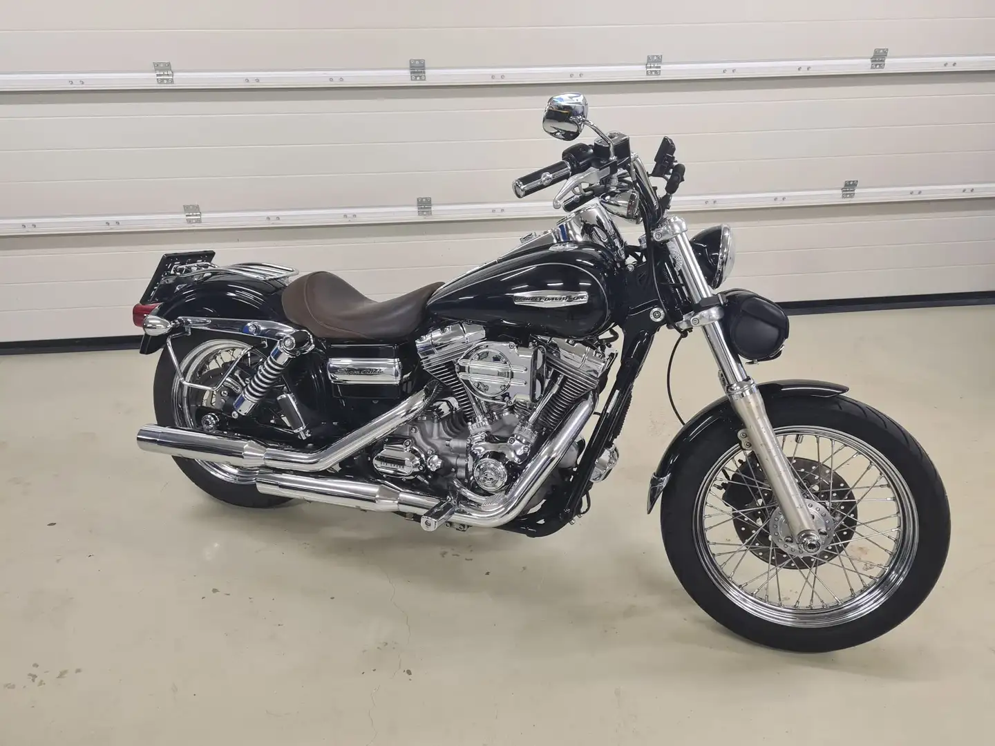 Harley-Davidson Dyna Super Glide FXDC Czarny - 1