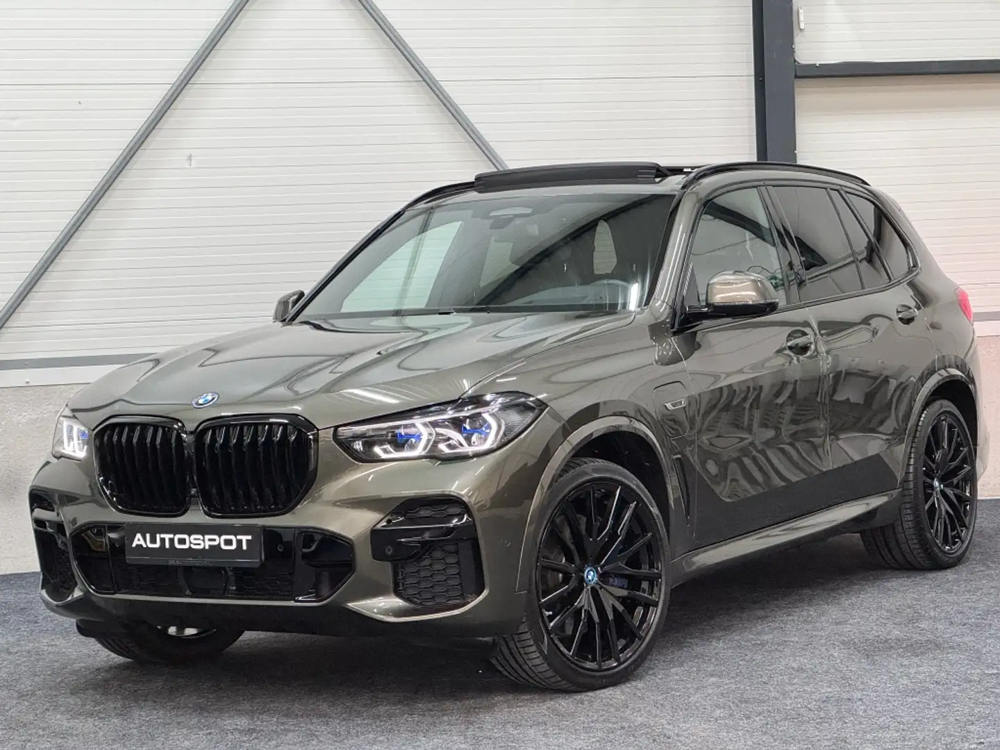 BMW X5 xDrive45e M-Sport 394 Pk Pano HUD Trekhaak Stoelko Groen - 1