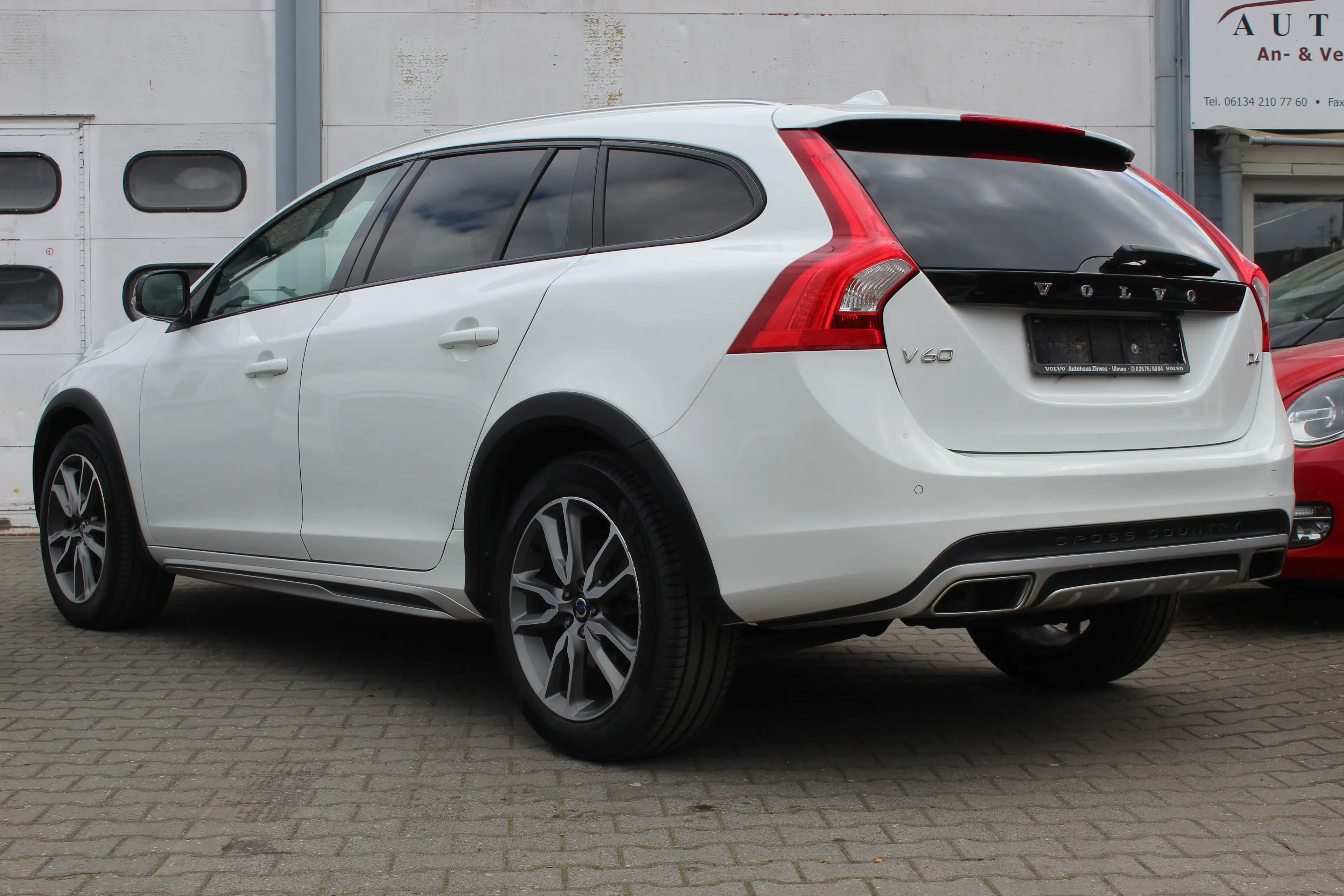 Volvo V60 Cross Country Summum — photo 13