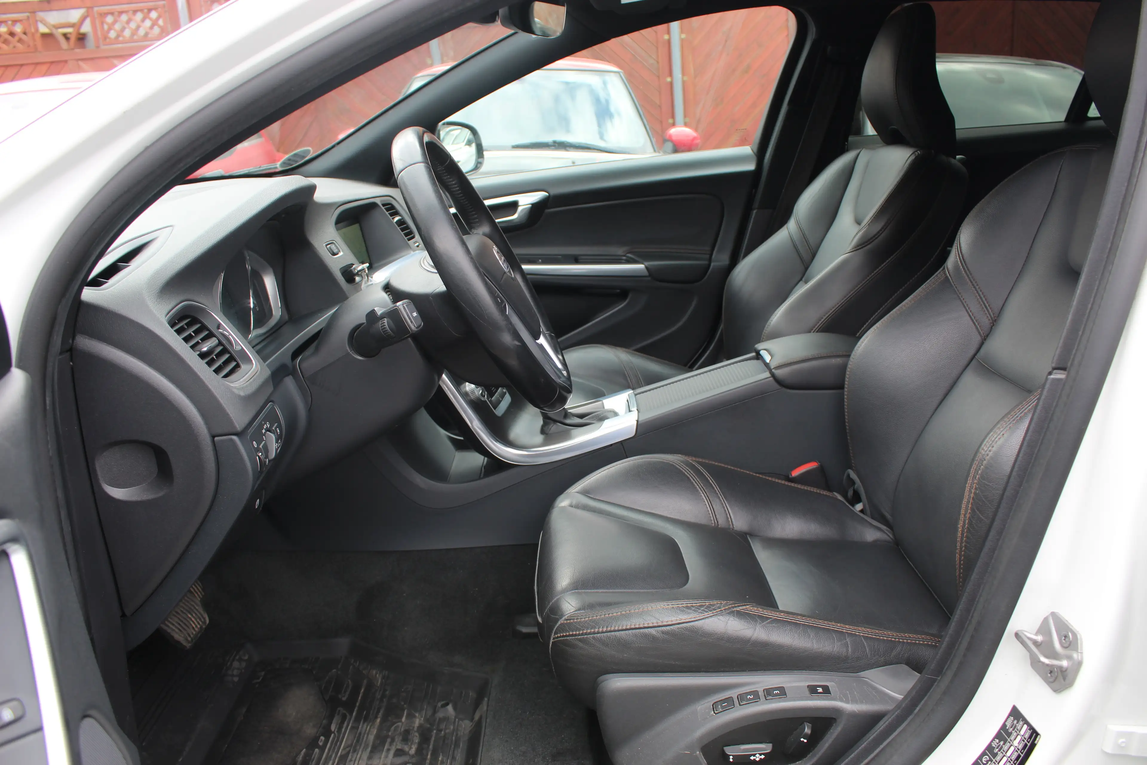Volvo V60 Cross Country Summum — photo 12