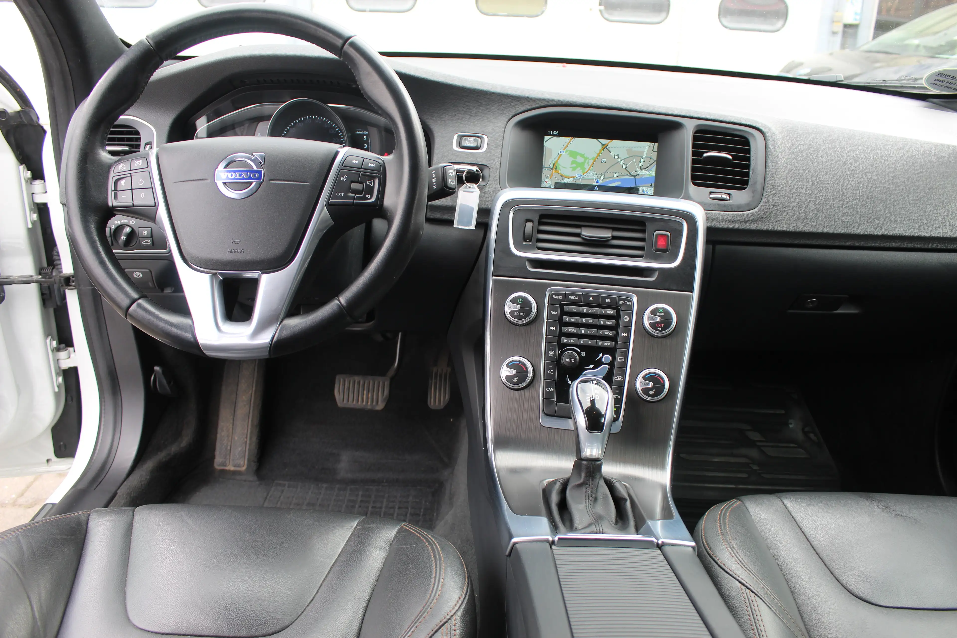 Volvo V60 Cross Country Summum — photo 10