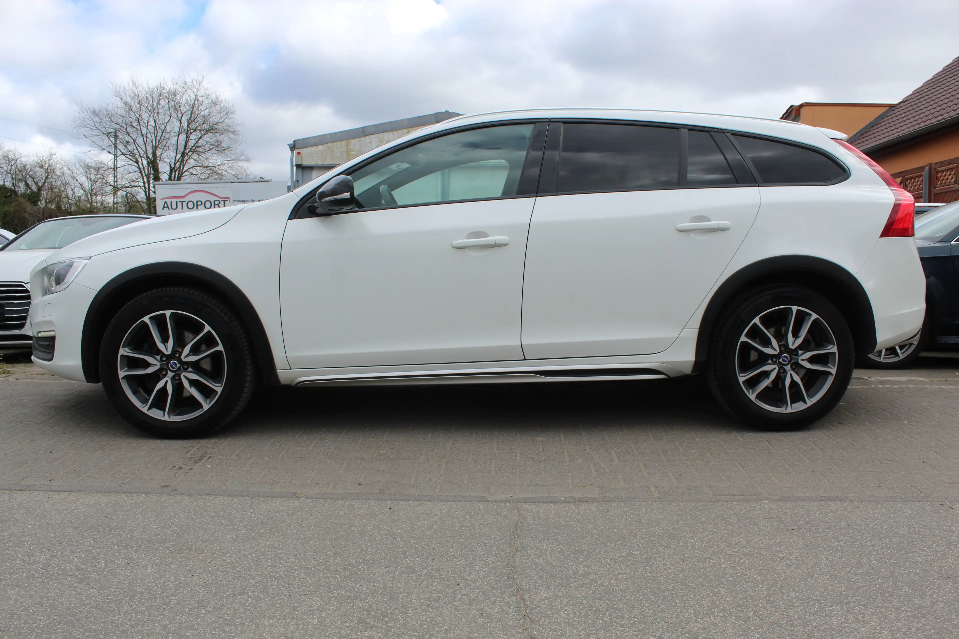 Volvo V60 Cross Country Summum — photo 6
