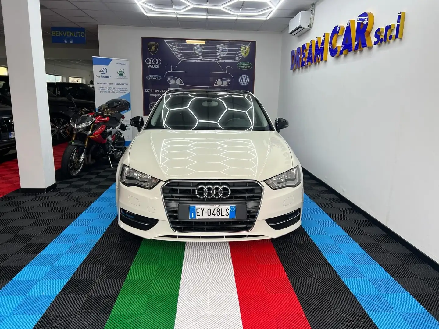 Audi A3 1.6 TDI clean diesel S tronic Young Blanc - 2