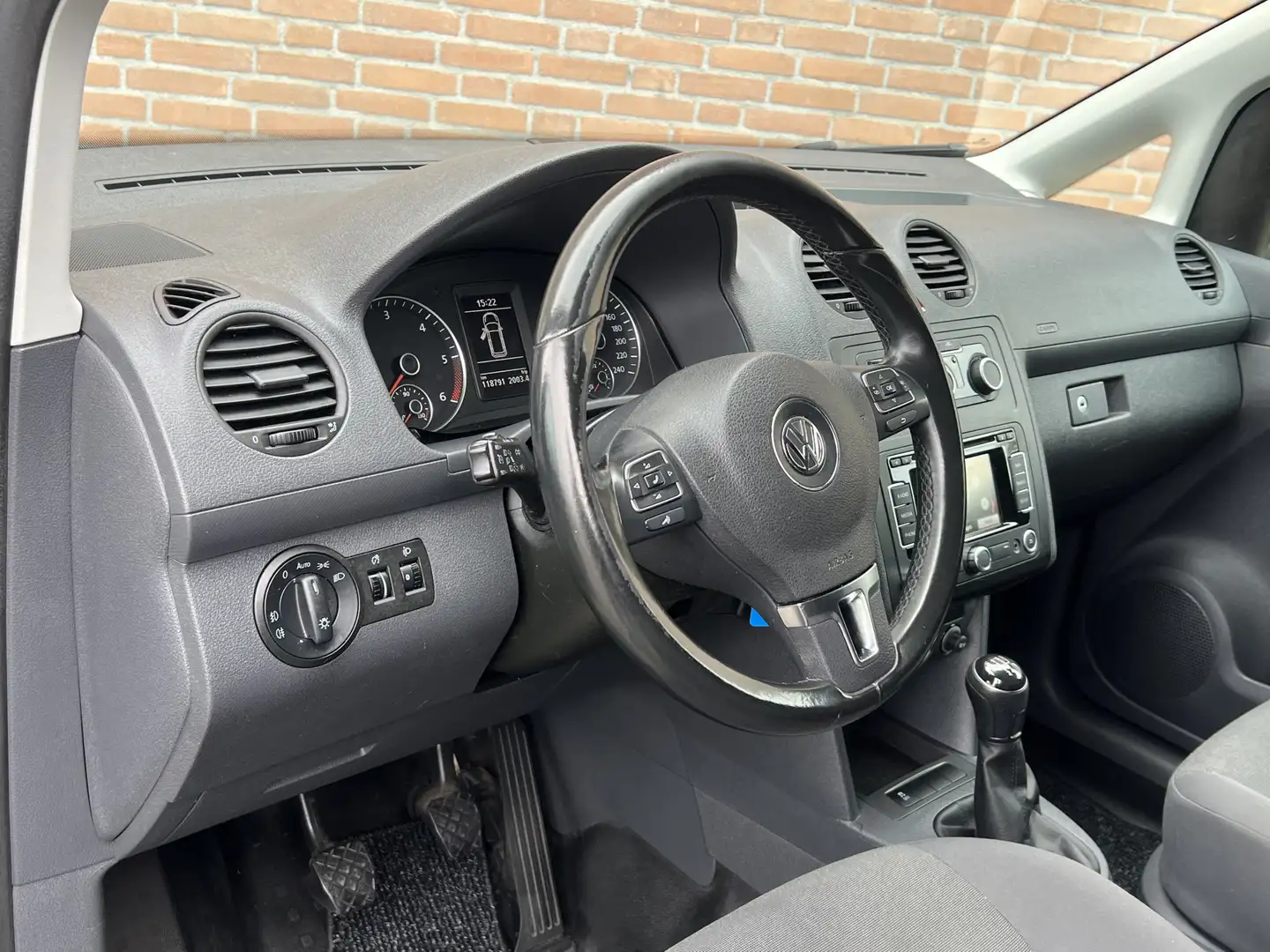 Volkswagen Caddy 1.6TDI C-Edition / Navigatie / Cruise / Topstaat Schwarz - 2