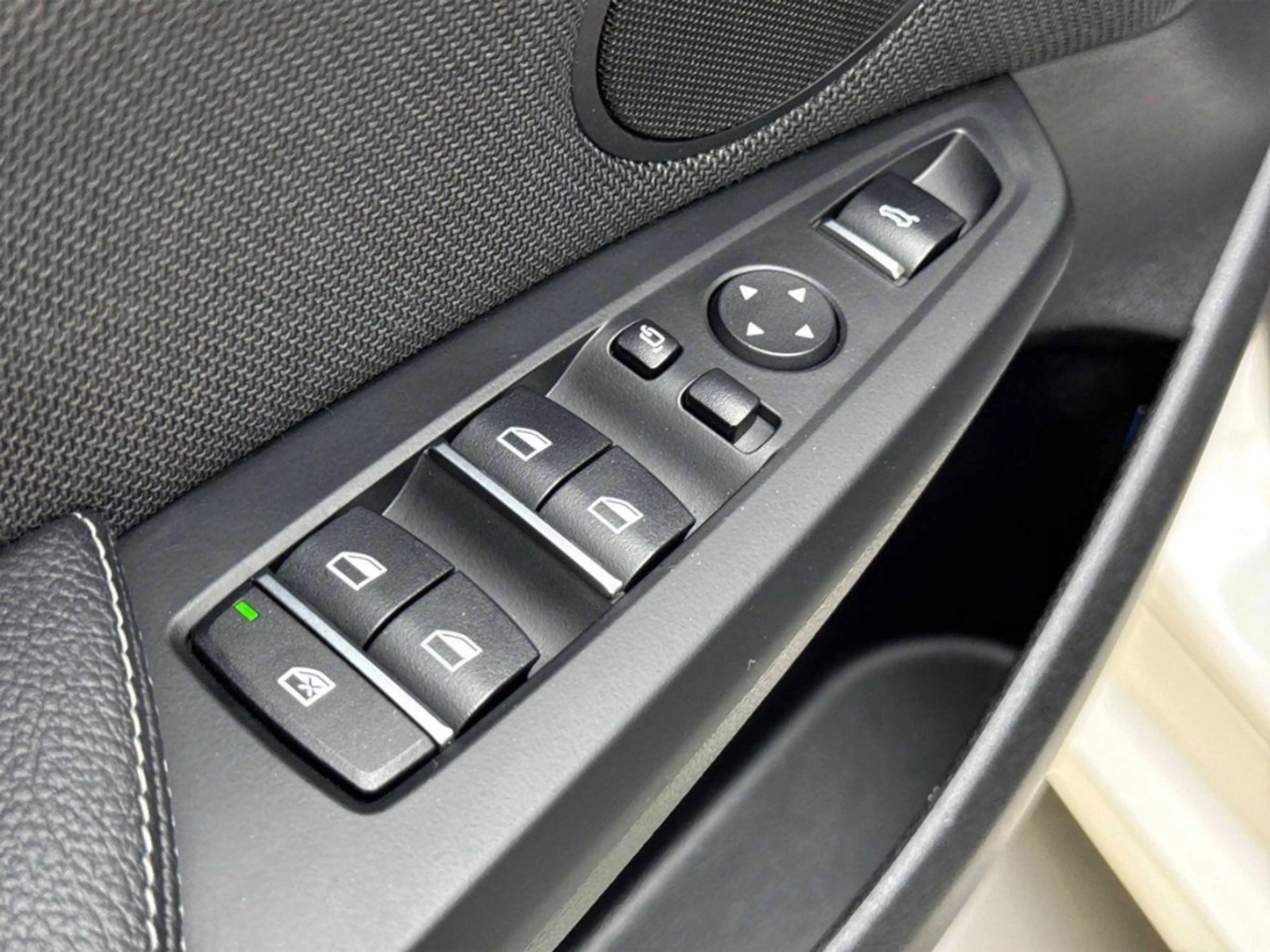 BMW X4 2.0d M Sport, HUD, Glasdach, AHK, LED, Allrad — photo 19