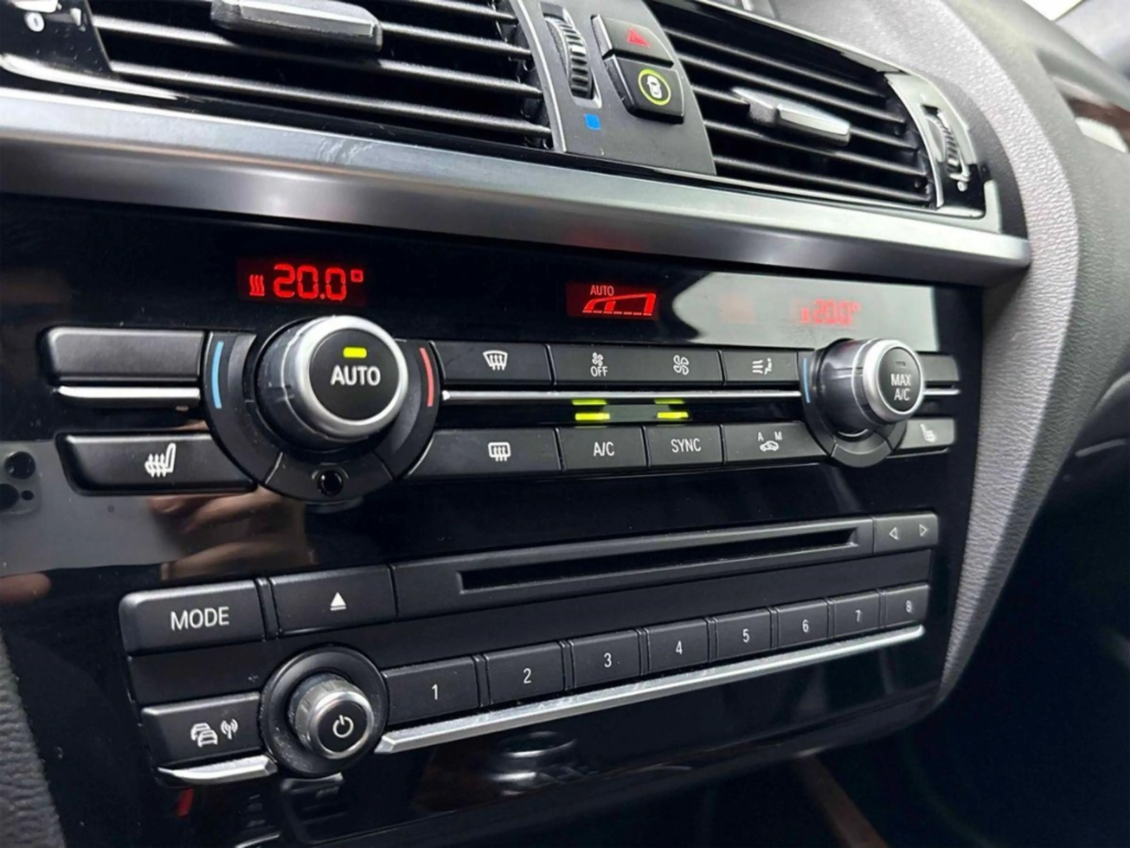 BMW X4 2.0d M Sport, HUD, Glasdach, AHK, LED, Allrad — photo 28