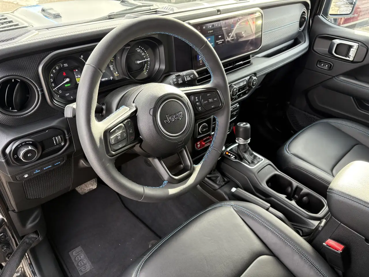 Jeep Wrangler снимка Jeep Wrangler