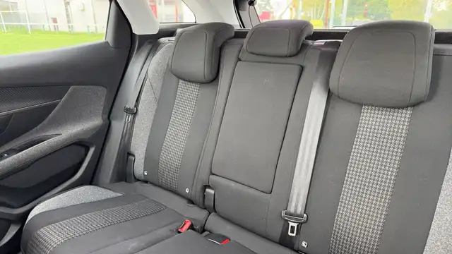 Peugeot 3008 view 9