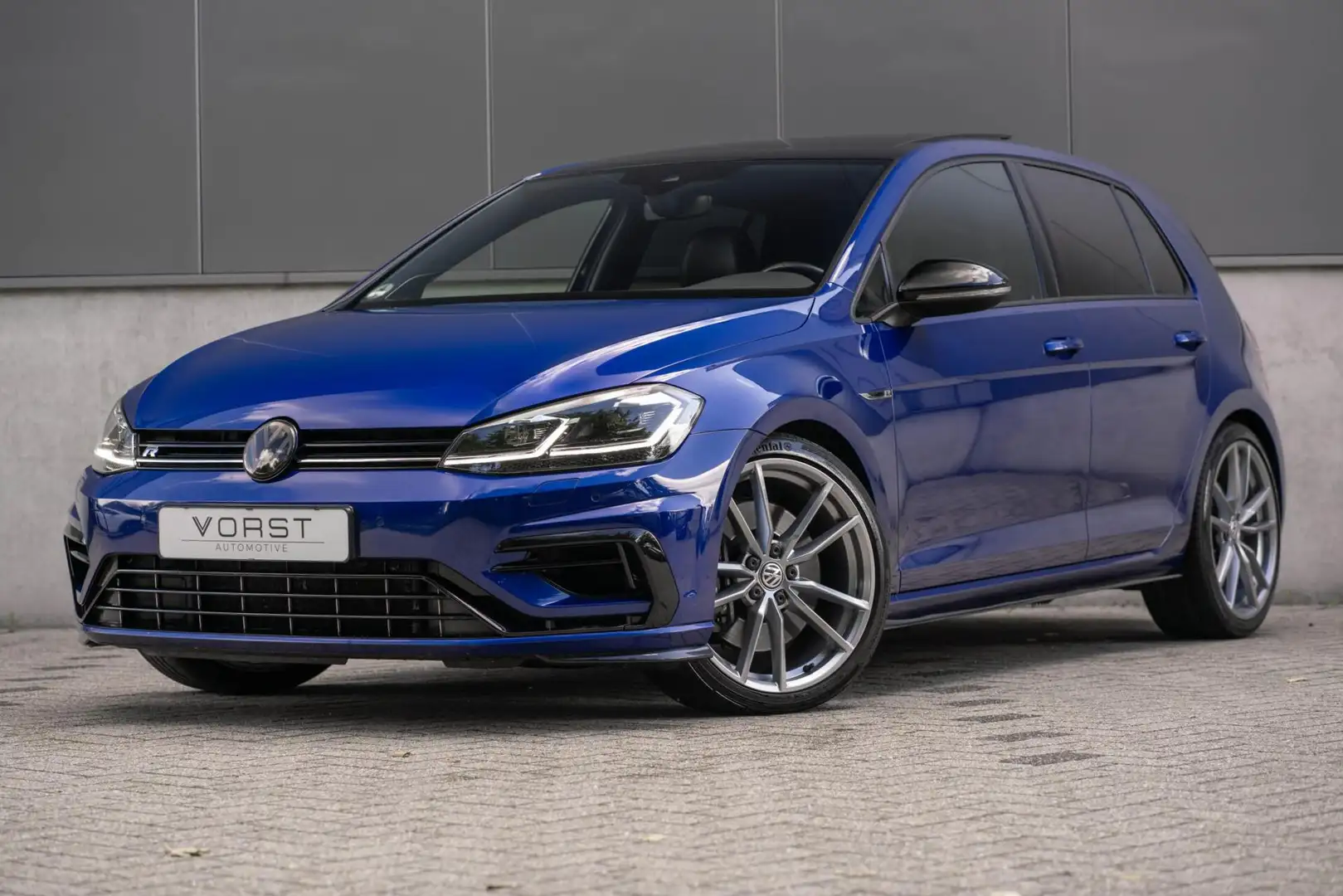 Volkswagen Golf 2.0 TSI 4Motion R Pano Dynaudio Camera Leer Blauw - 1