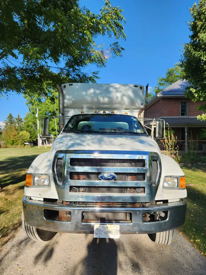 Ford F-750 Super Duty photo Ford F-750 Super Duty