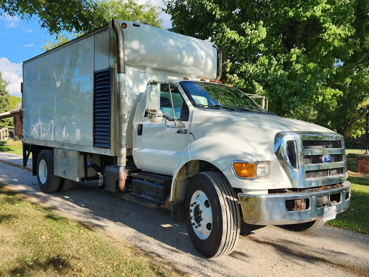 Ford F-750 Super Duty photo Ford F-750 Super Duty