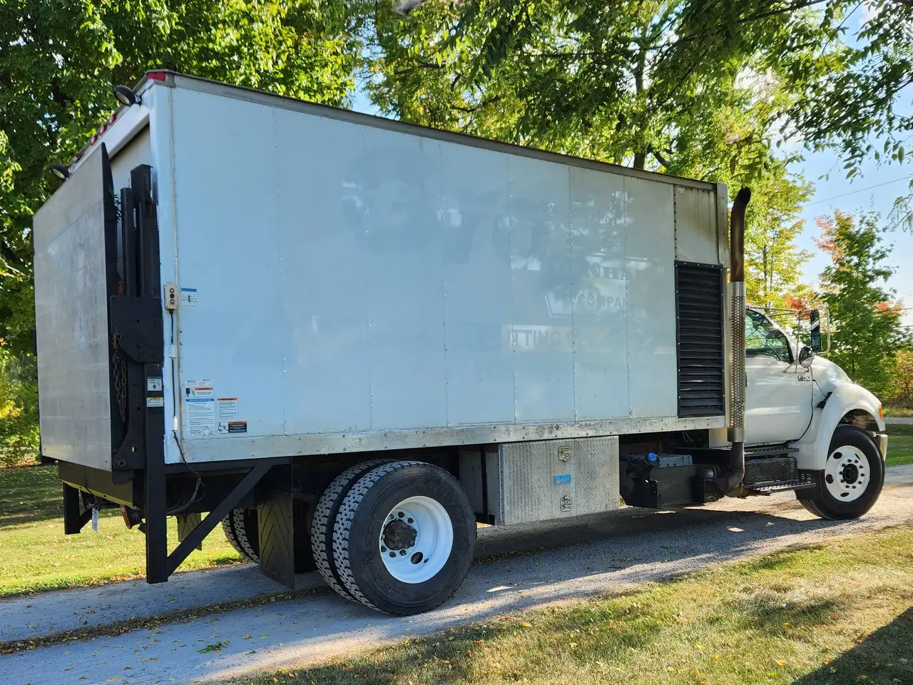 Ford F-750 Super Duty photo Ford F-750 Super Duty