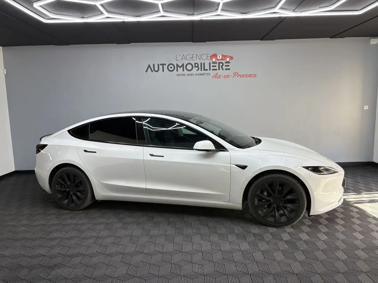 Tesla Model 3 Standard Range RWD – 283 ch – Finition Premium Weiß - 2