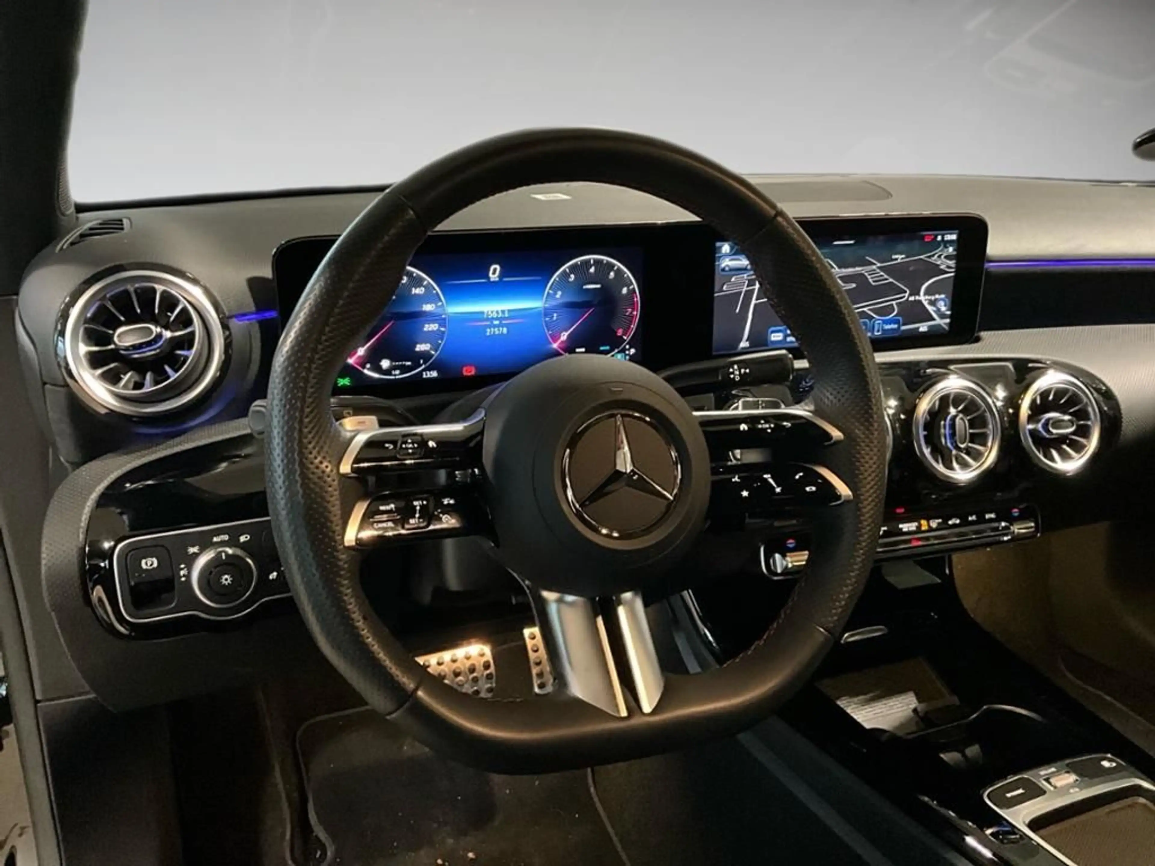 Mercedes-Benz A 200 AMG Style AUT Kam. KlimaA LED LM PDC SHZ — photo 9