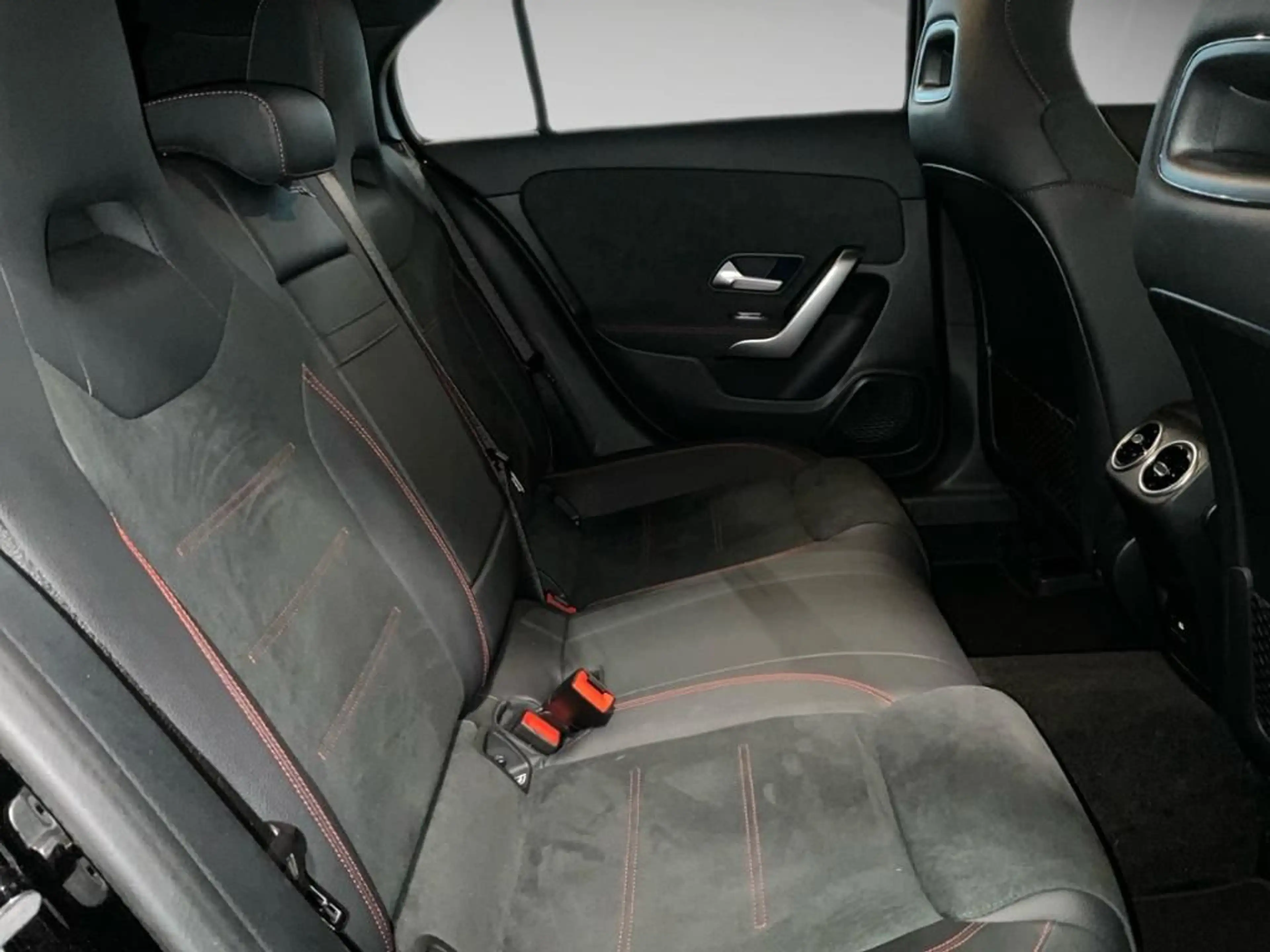Mercedes-Benz A 200 AMG Style AUT Kam. KlimaA LED LM PDC SHZ — photo 11