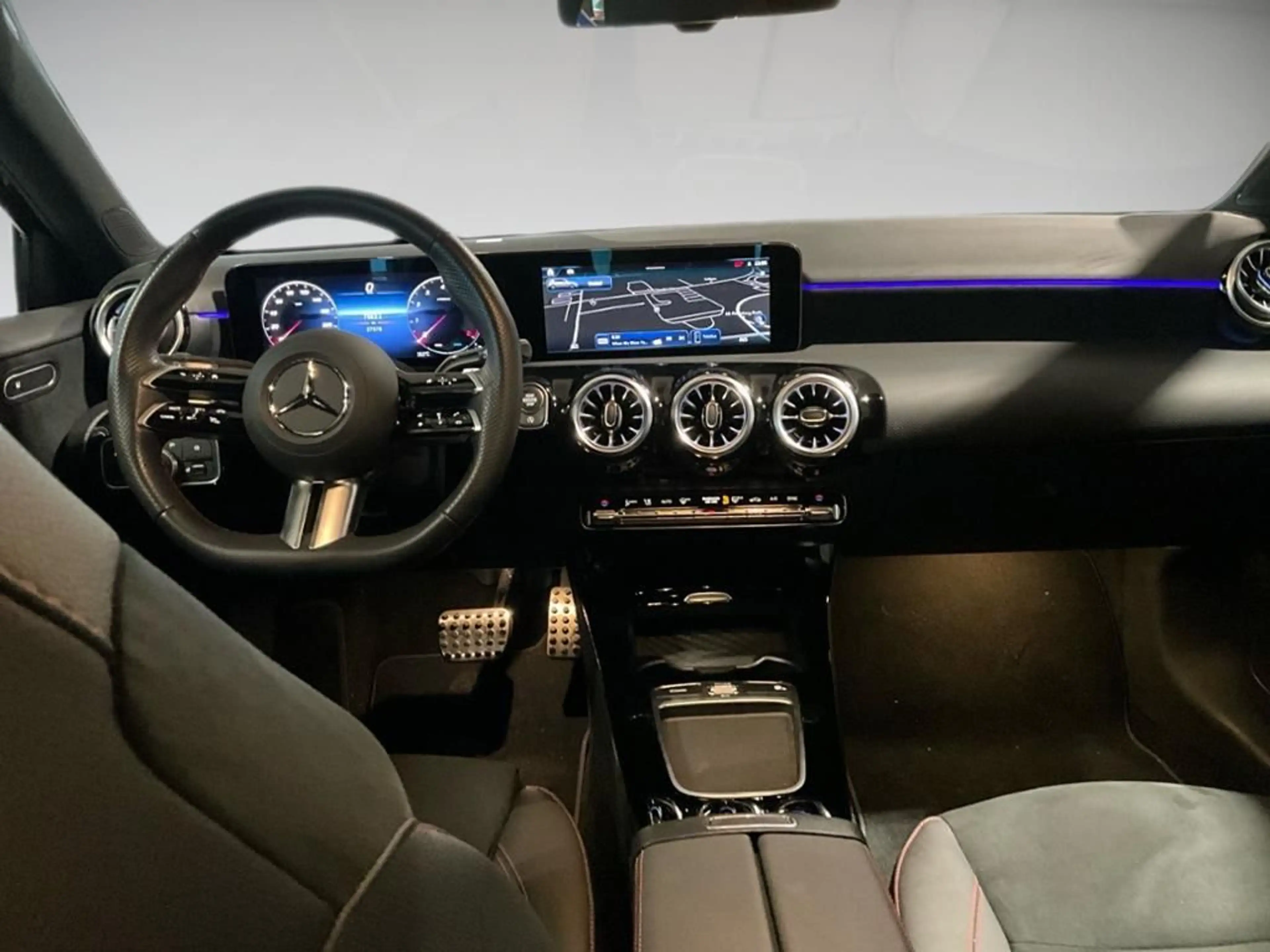 Mercedes-Benz A 200 AMG Style AUT Kam. KlimaA LED LM PDC SHZ — photo 10