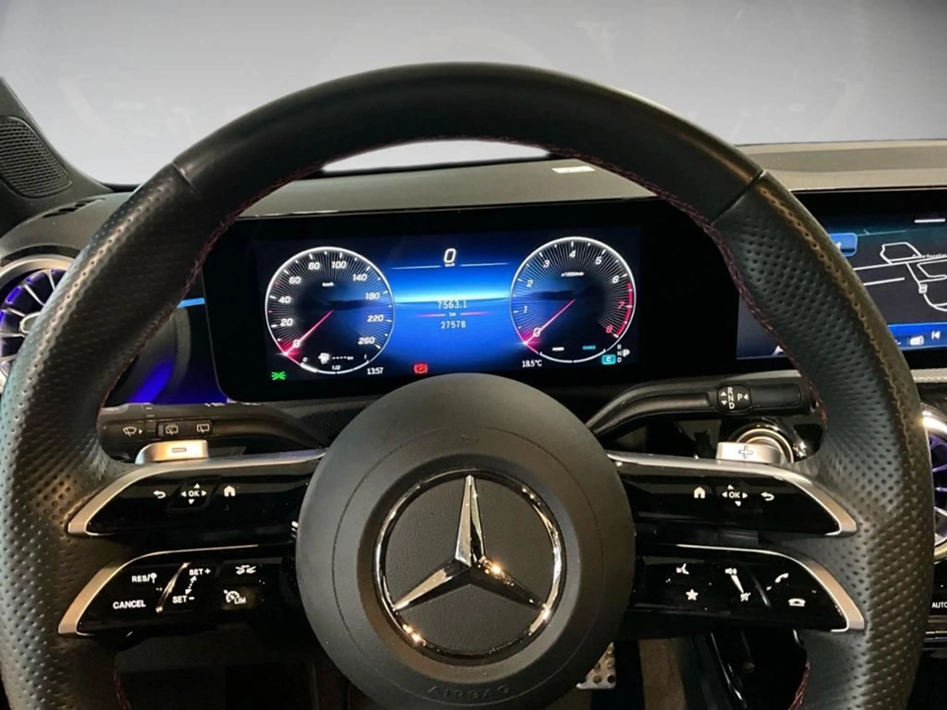 Mercedes-Benz A 200 AMG Style AUT Kam. KlimaA LED LM PDC SHZ — photo 12